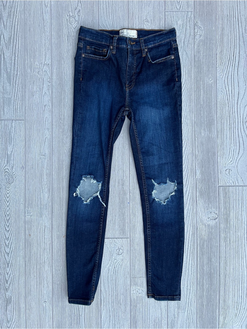 Free People Size 27 Distressed Dark Wash Skinny Jeans Stretch Denim